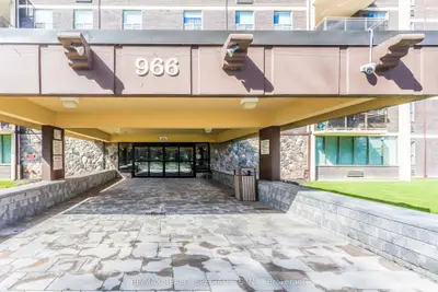 966 Inverhouse Drive 410, Mississauga, On L5j 4b6