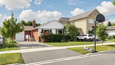 32 Allonsius Drive, Toronto, On M9c 3n5