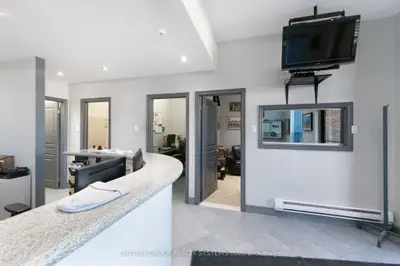 25 Milford Avenue, Toronto, On M6m 2w1