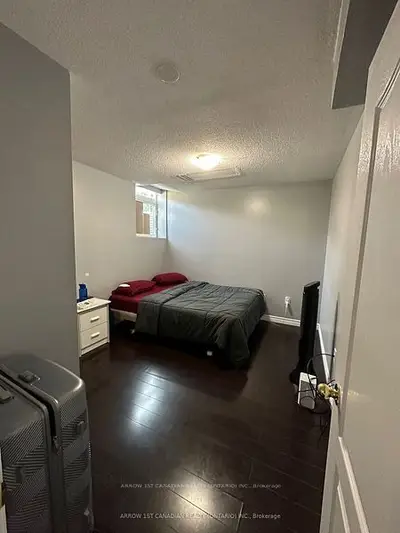 562 Feathergrass Crescent 2 Bedroom Basement, Mississauga, On L4z 3y5