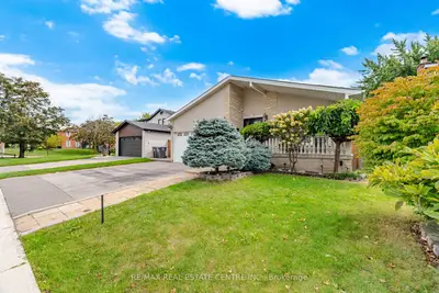 1876 Bough Beeches Boulevard, Mississauga, On L4w 2j3