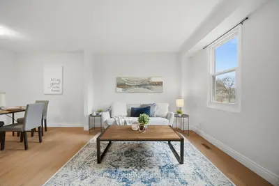 7340 Copenhagen Road 10, Mississauga, On L5n 2s5