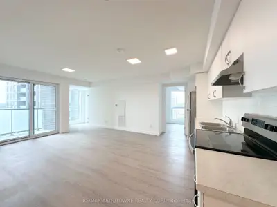 5 Zappacosta Drive 1807, Toronto, On M9m 0g9