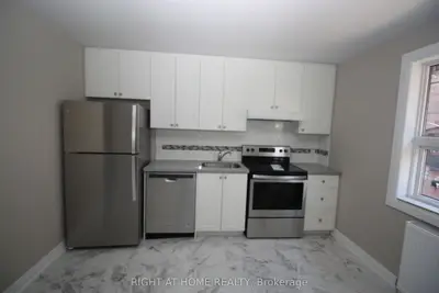 2 Glen Gordon Road 4, Toronto, On M6p 1b8