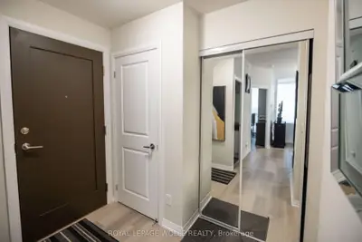 75 Eglinton Avenue W 1601, Mississauga, On L5r 0e5