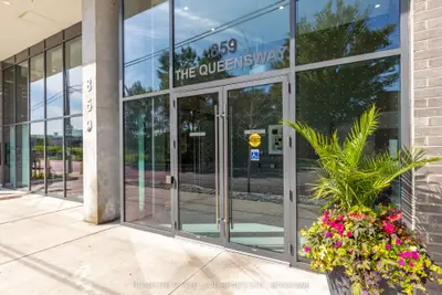859 The Queensway 703, Toronto, On M8z 1n8