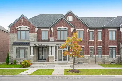 249 Clockwork Drive, Brampton, On L7a 5c7