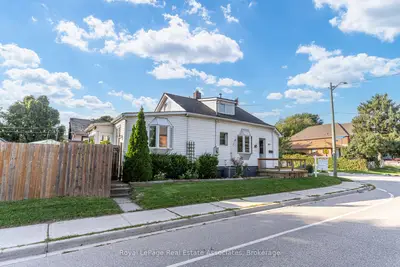889 Third Street, Mississauga, On L5e 1c2