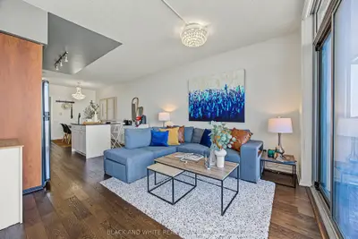 103 The Queensway Avenue 2315, Toronto, On M6s 5b3