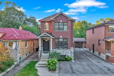 254 John Street, Toronto, On M9n 1k2