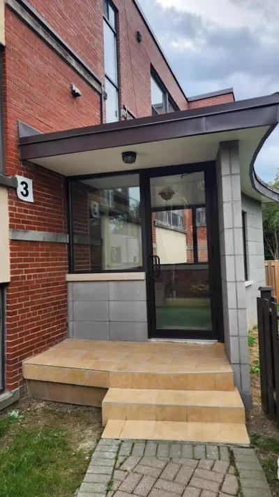 3 Greenbrook Drive 102, Toronto, On M6m 2j8