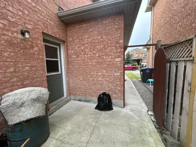 11 Villagewood Street B, Brampton, On L6p 2c4