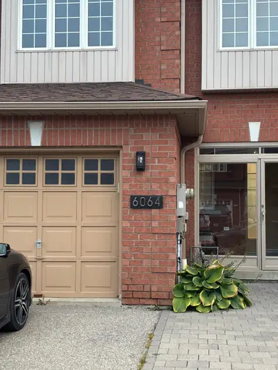 6064 Coxswain Crescent, Mississauga, On L5v 2z9