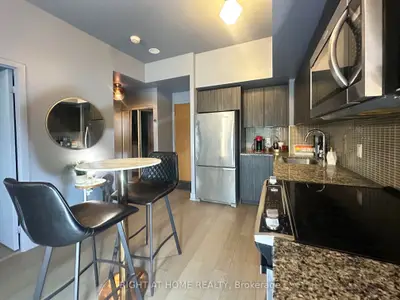 30 Shore Breeze Drive 540, Toronto, On M8v 0j1