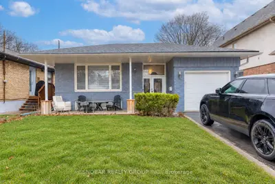 52 Decarie Circle, Toronto, On M9b 3j2