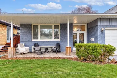 52 Decarie Circle, Toronto, On M9b 3j2