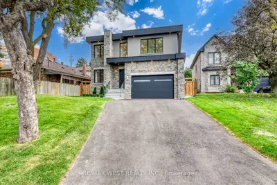3 Amber Crescent, Toronto, On M6l 2r5