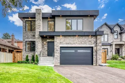 3 Amber Crescent, Toronto, On M6l 2r5