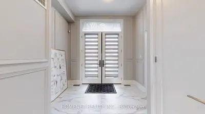 25a Tecumseth Avenue, Mississauga, On L5g 1k5