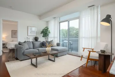 1 Hurontario Street 202, Mississauga, On L5g 0a3