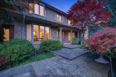 179 Oaklands Park Court, Burlington, On L7t 4g9