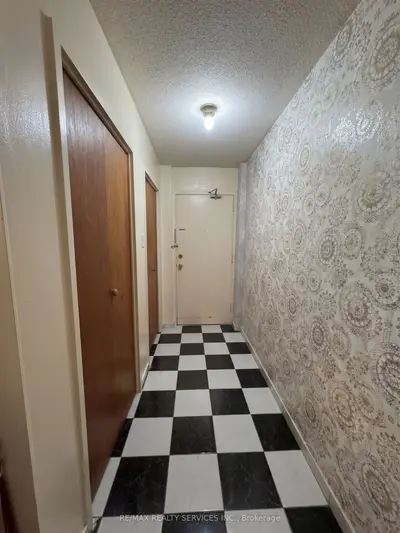 60 Stevenson Road 501, Toronto, On M9v 2b4