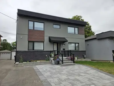11 Edison Circle, Toronto, On M6l 2l3