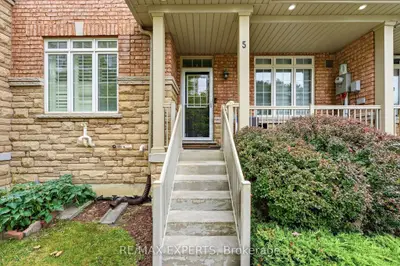 5 Parrotta Drive, Toronto, On M9m 0b4