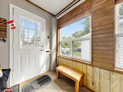 28 Mcintosh Avenue, Toronto, On M8y 3e2