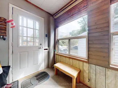 28 Mcintosh Avenue, Toronto, On M8y 3e2