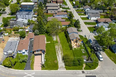 1067 Alexandra Avenue, Mississauga, On L5e 2a1