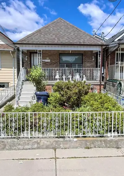 40 Avon Avenue, Toronto, On M6n 3w7
