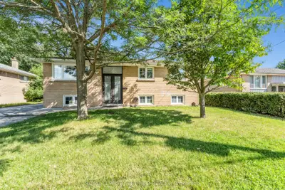 586 Pinegrove Road Main, Oakville, On L6k 2c6