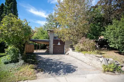39 Mcmanus Road, Toronto, On M9p 2j9