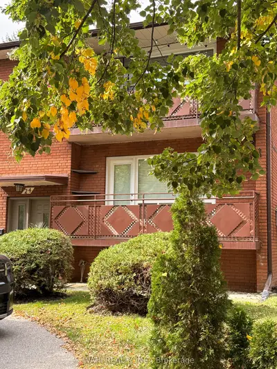24 Lloyd George Avenue Unit 2, Toronto, On M8w 3w4