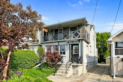 102 Bowie Avenue Main, Toronto, On M6e 2p7