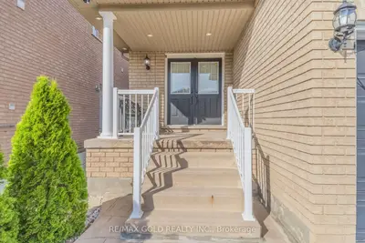 15 Newark Way, Brampton, On L7a 2v1