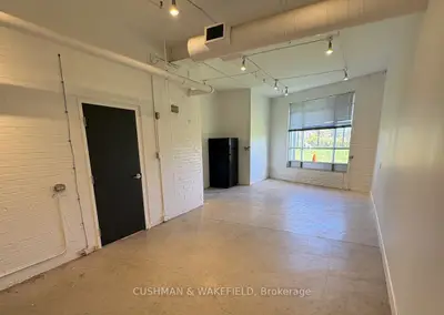 18 Hook Avenue 104, Toronto, On M6p 1t4