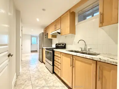 136 Campbell Avenue Lower, Toronto, On M6p 3v2