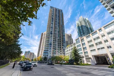 225 Webb Drive 805, Mississauga, On L5b 4p2