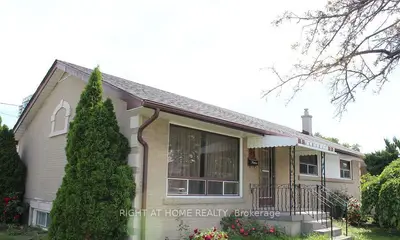 35 Warnica Avenue, Toronto, On M8z 1z5
