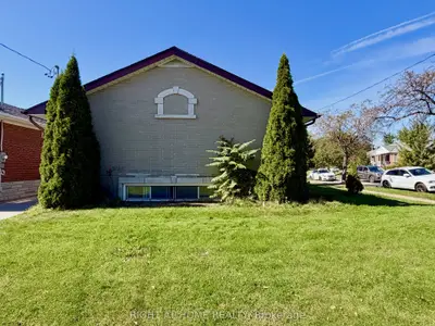 35 Warnica Avenue, Toronto, On M8z 1z5