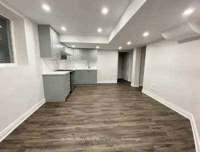 33 Raccoon Street, Brampton, On L6s 6l4