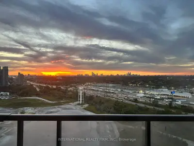 38 Annie Craig Drive 2210, Toronto, On M8v 0g9