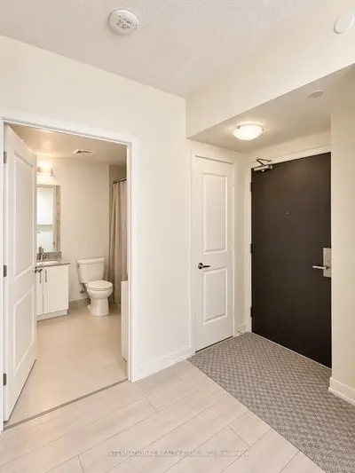 38 Annie Craig Drive 2210, Toronto, On M8v 0g9