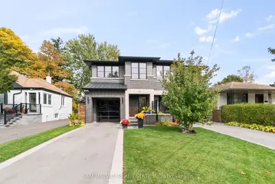 39 Oakwood Avenue N, Mississauga, On L5g 3l8