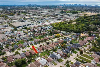 37 Jocada Road, Toronto, On M6l 2j4