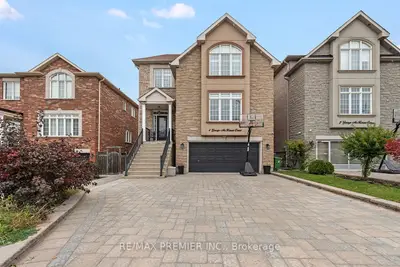 4 George Mckenzie Court, Toronto, On M9m 0e1