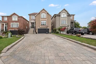 4 George Mckenzie Court, Toronto, On M9m 0e1