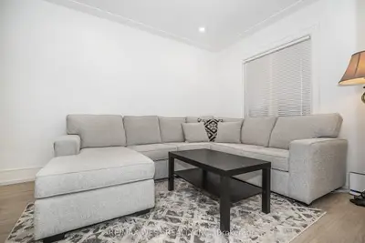83 Scott Road, Toronto, On M6m 3t3